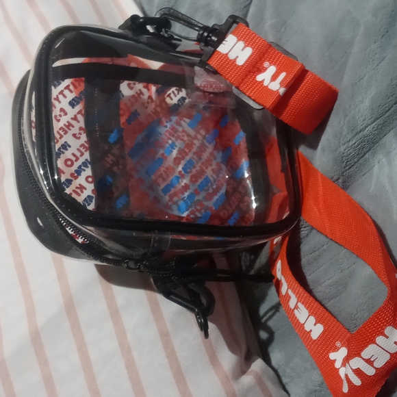 Hello Kitty Special Edition Crossbody Bag - Picture 4 of 7